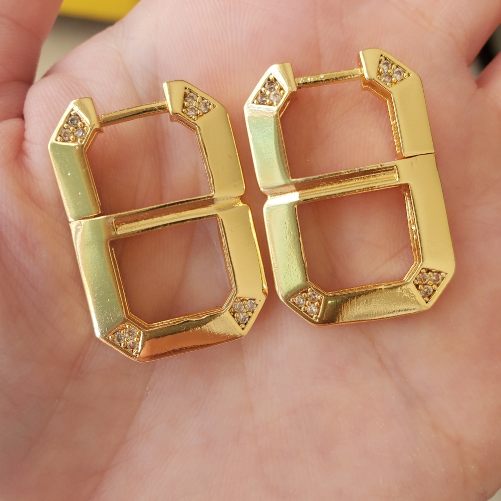 NWT- Women's earrings, gold plated with zirconia hoop earring - Picture 3 of 6